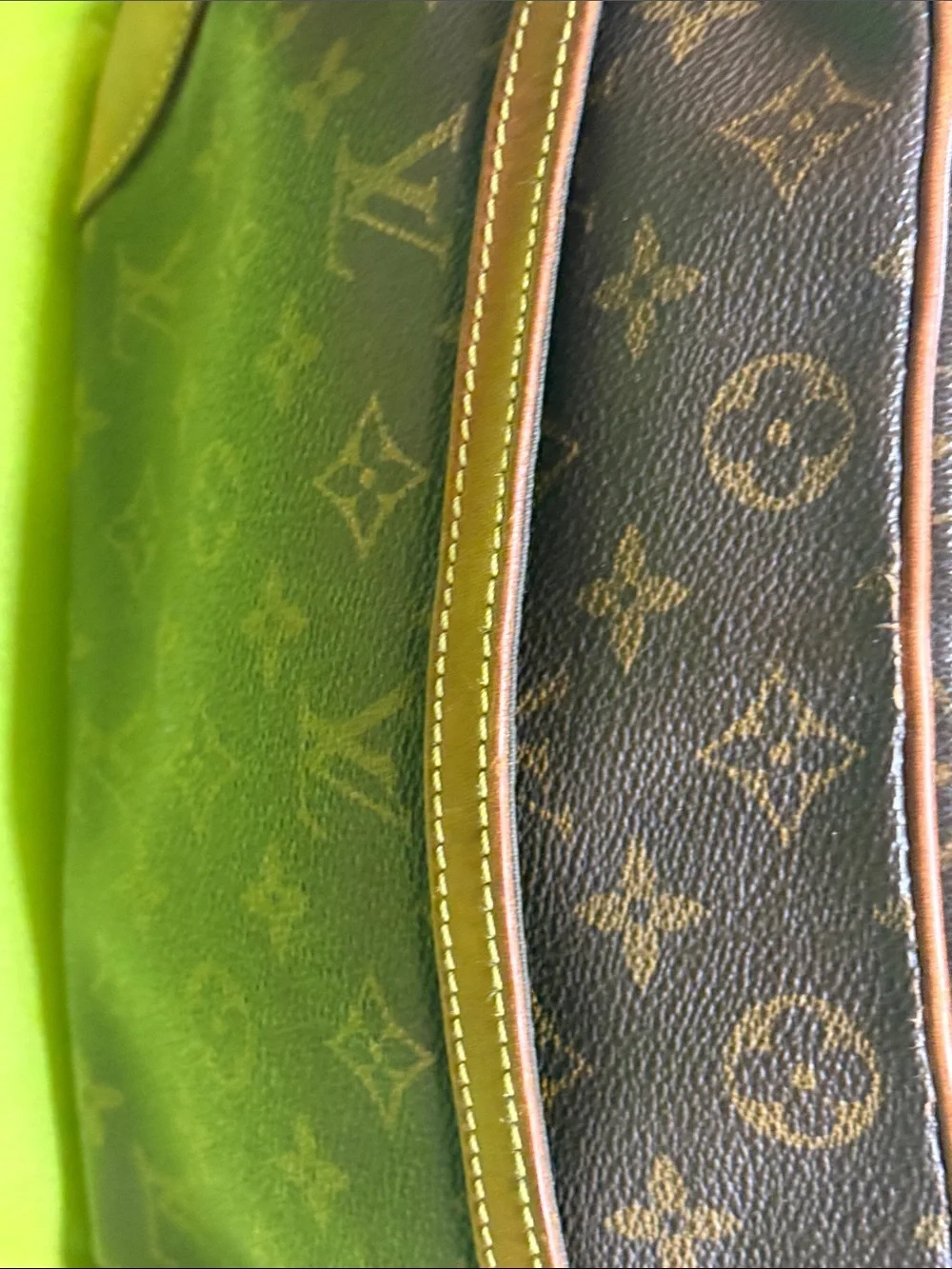 80’s Vintage Louis Vuitton Trocadero 27 Brown Monogram crossbody Bag